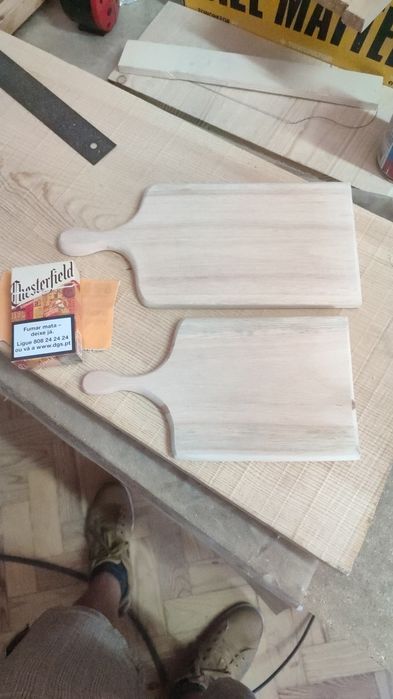 Tábuas de madeira para servir