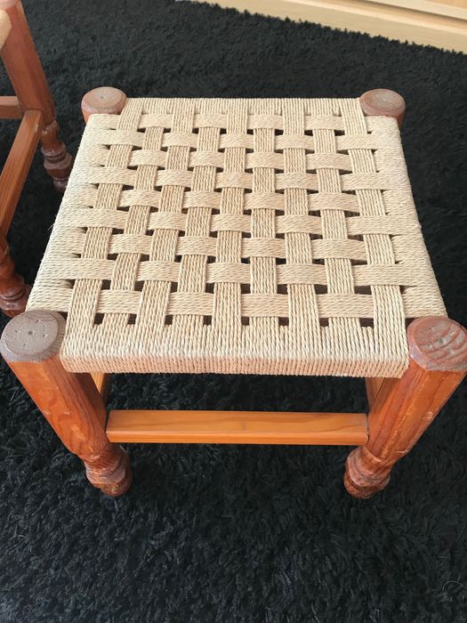 banco de madeira e corda