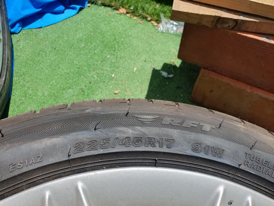 Jantes com pneus Bridgestone potenza s001
