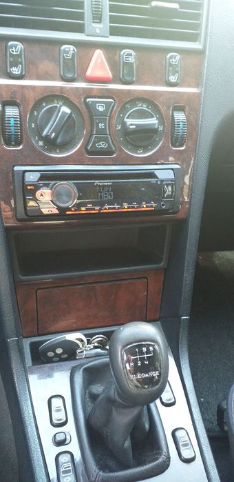Mercedes-Bens C 250 turbo(Ja um classico C/30 anos)Em otimo estado.