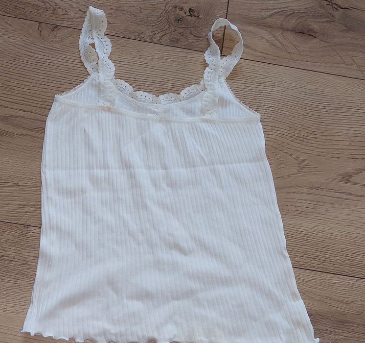 Podkoszulek biały na ramiączkach