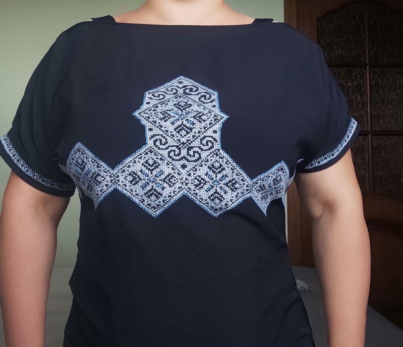 Плаття вишите розмір М