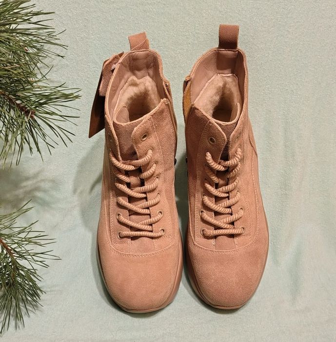 Жіночі зимові бежеві натуральний замш