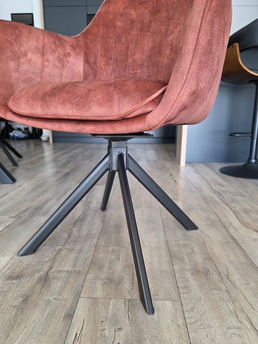 Krzesła obrotowe 180° z automatycznym powrotem - nowe!!!