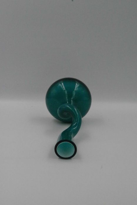 Normann Copenhagen Swing Vase Britt Bonnesen zielony wazon designerski szkło dmuchane Dania 21 cm