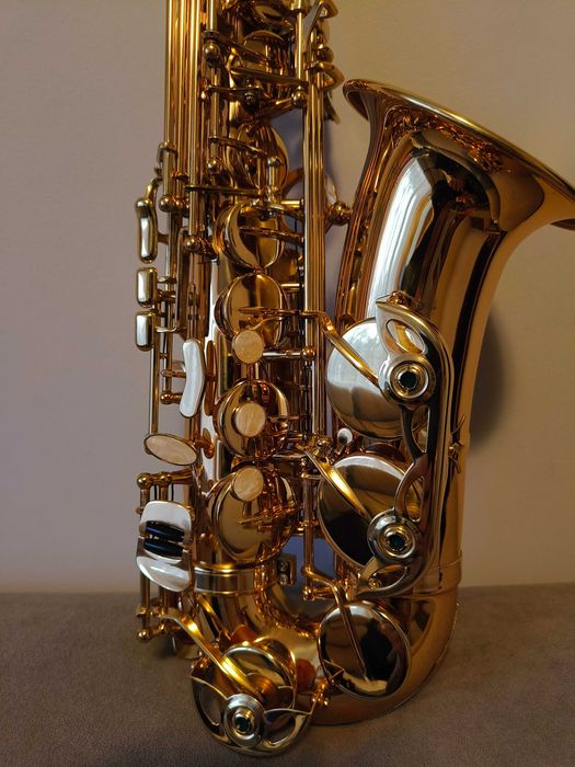 Saksofon altowy z futerałem, ustnikiem i paskiem