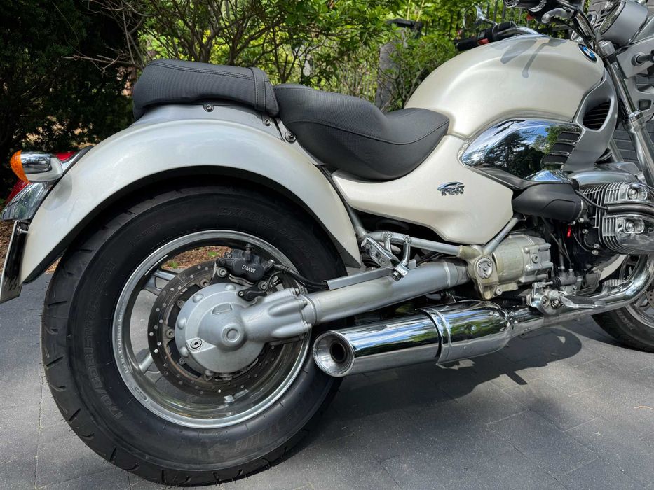BMW r1200c Montauk "Bond"