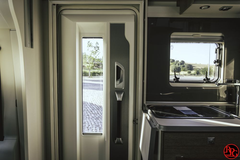 Aluguer de Autocaravana  [2 a 4 Pessoas)