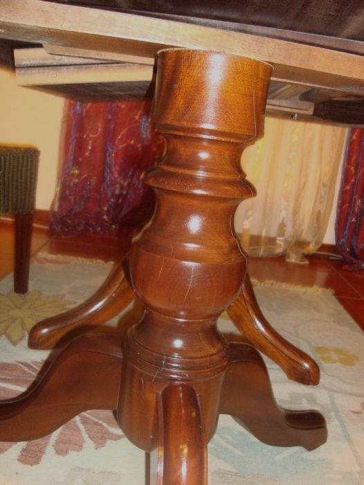 Mesa  oval em madeira ( abre )