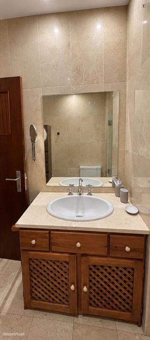 Quarto - localizado em Mafamude Porto