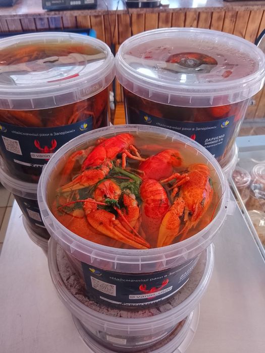 Живі та варені раки