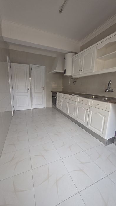 T2 Arrendamento-Queluz (estação) Ler anúncio até o Fim!