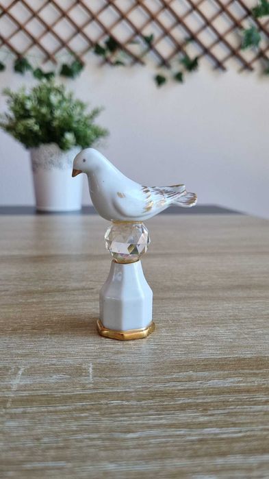 Estatueta Pomba Carpiè com Cristal Swarovski. Peça Decorativa Elegante