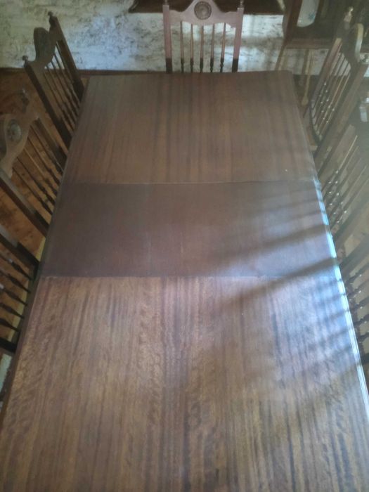 Mesa extensível + 8 cadeiras rústicas