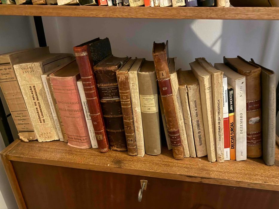 Livros de Direito Antigos - Vários Preços