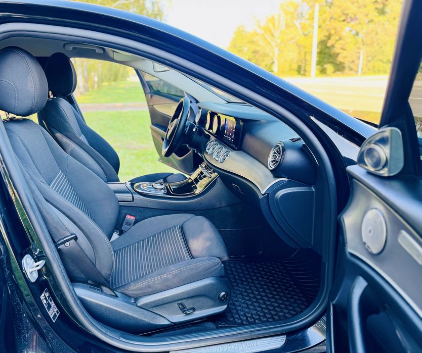 Mercedes-Benz W213 E220d 9G-tronic 2018 Official
