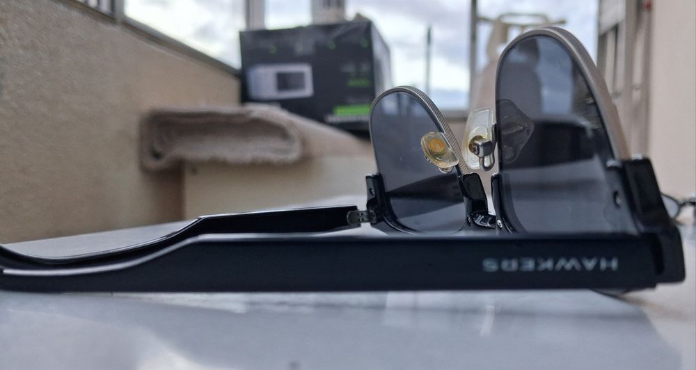 Vendo óculos de sol HAWKERS. Só entrego em mão.