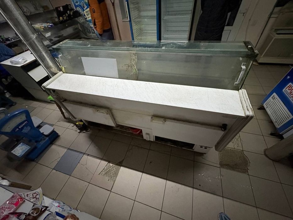 Холодильна вітрина торгова