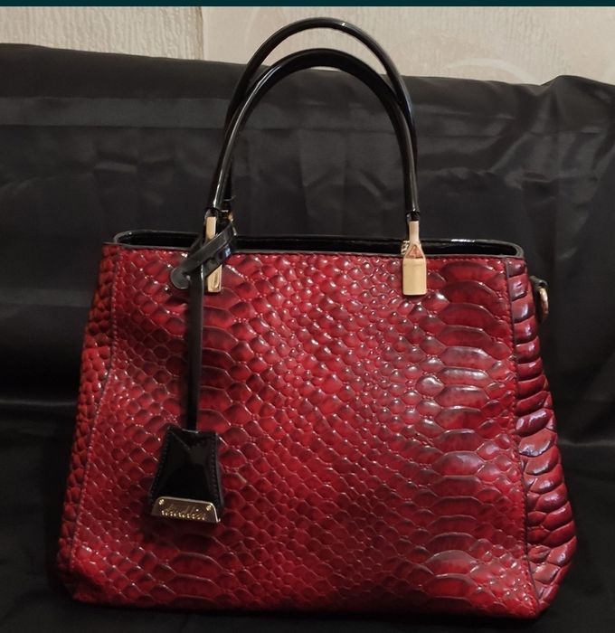 Сумка красная лаковая