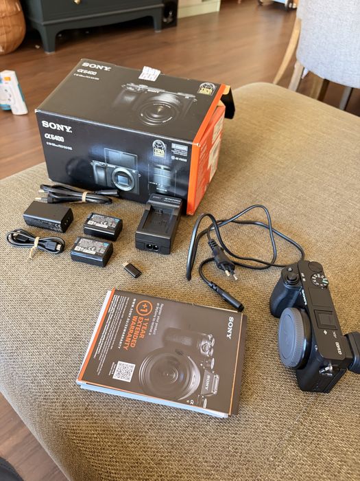 Sony A6400 (corpo) com caixa, 3 baterias e carregador