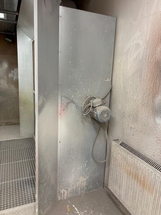 Odciąg kabina ściana lakiernicza lakiernia  meble fronty drzwi malowanie lakierowanie  nestro schuko hocker polytechnik