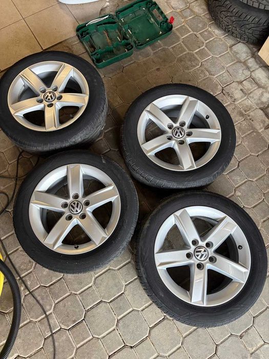 Felgi aluminiowe Audi z oponami 8K0071496 16" 7J ET46 5x112