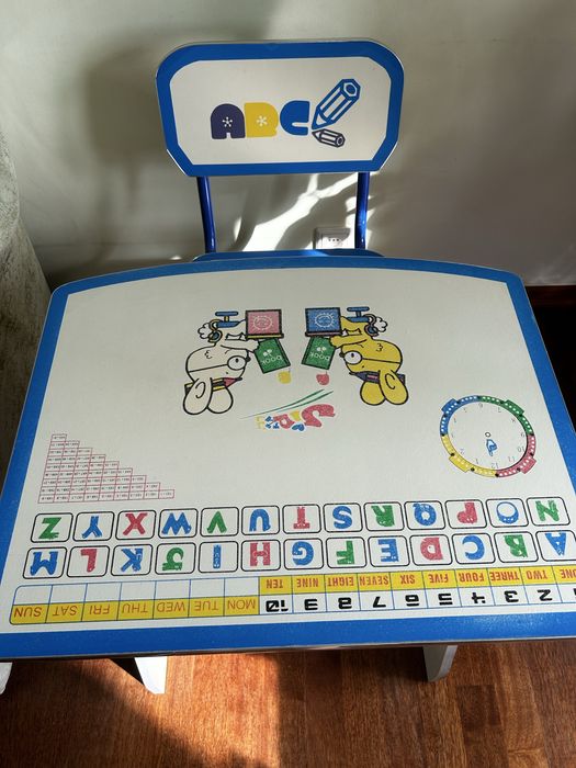 Стіл та стілець шкільний