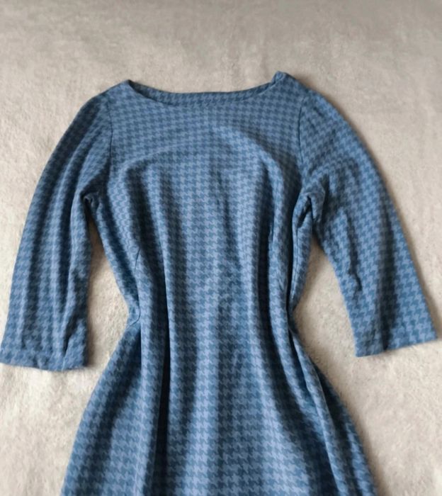 Niebieska sukienka w pepitkę