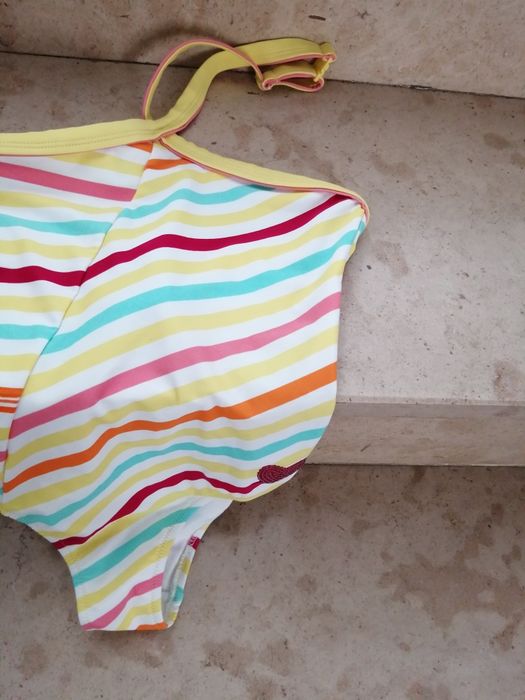 Fatos de banho de menina