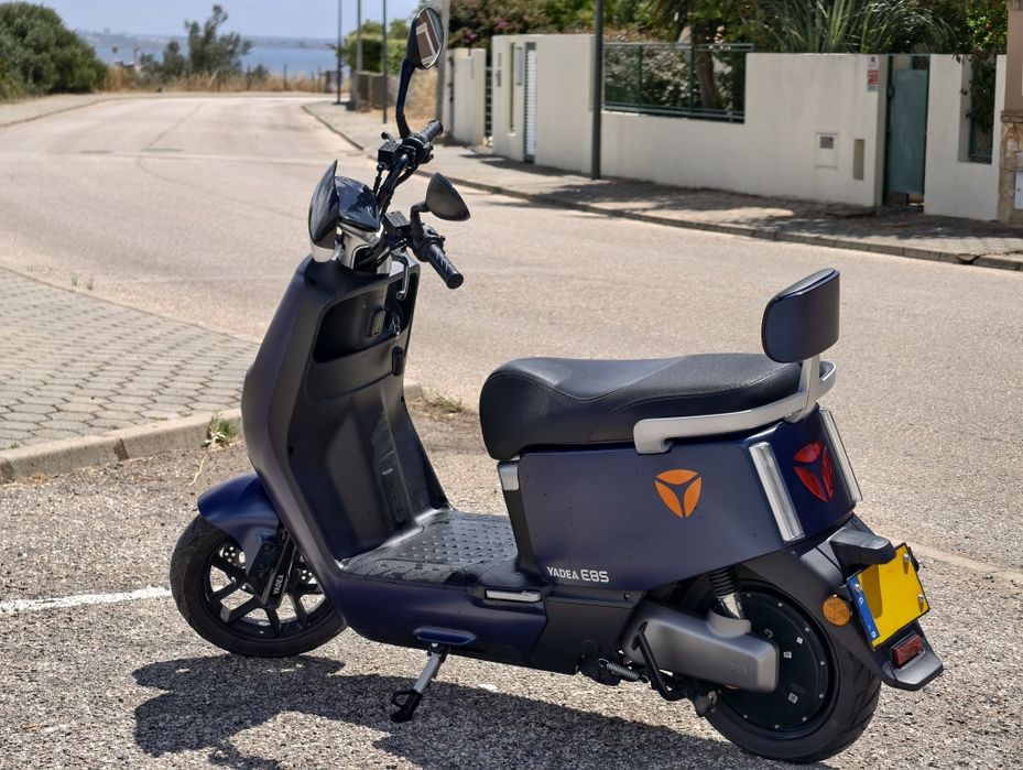 Scooter elétrico equivalente 50cc Yadea e8s