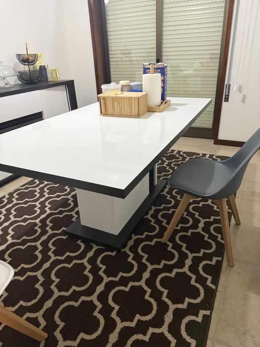 Mesa com aparador semi novo