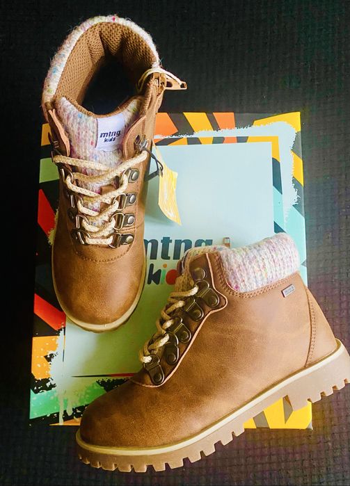 Botas para criança com ilhós- Nunca usadas