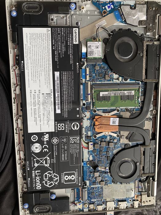 Lenovo Yoga 530 / i5-8250U / GeForce — працює, тріщини