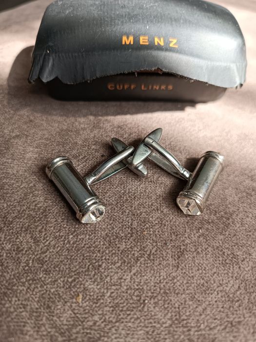 Мужские запонки с камнем