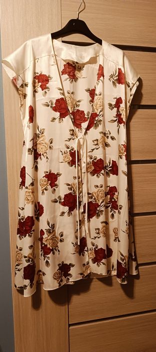 Elegancki Szlafrok w róże, rozmiar M/L