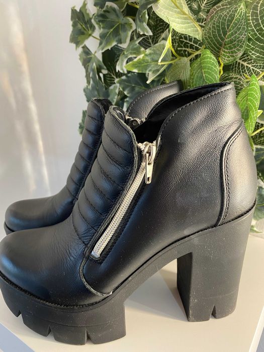 Botas pretas com Tacão, Seaside, BOM estado