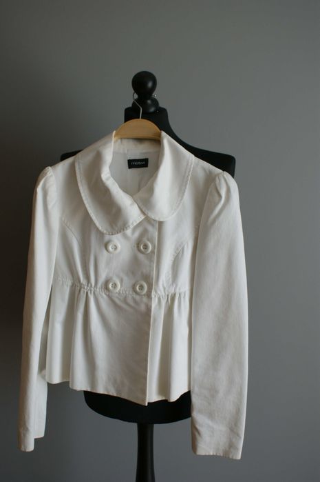 Motivi biała krótka marynarka elegancka dwurzędowa S-36 wesele ślub