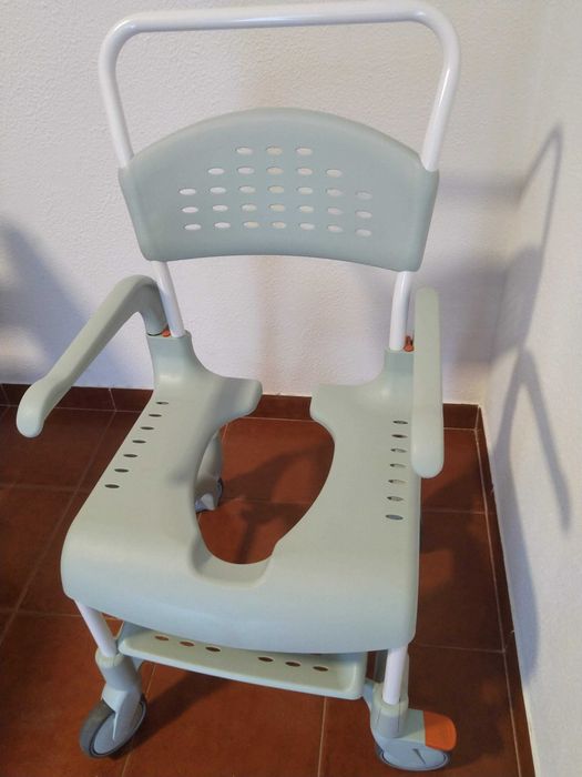 Cadeira de Banho e Sanitária Etac Clean