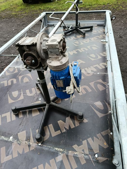 Rożen, Rożno, Grill obrotowy elektryczny pieczone prosię