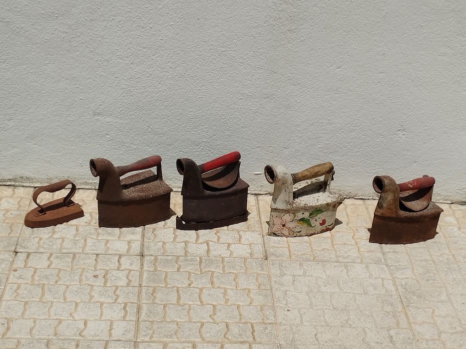 5 ferros de engomar antigos