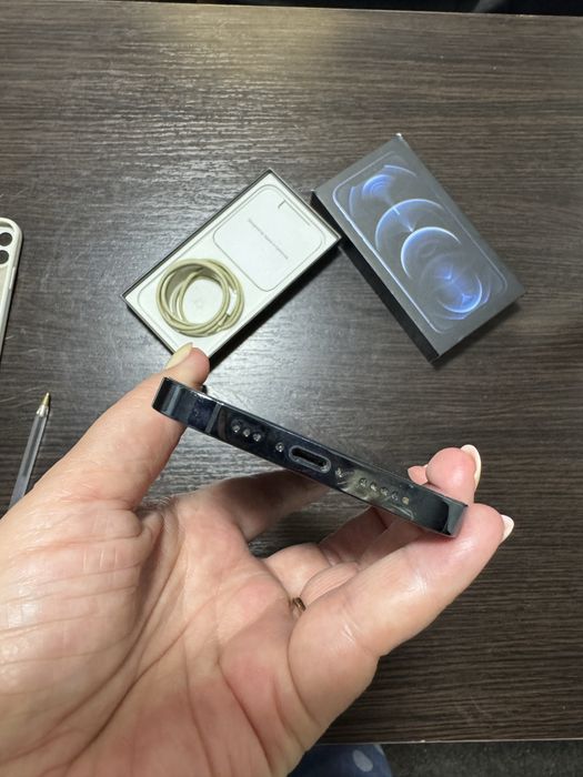 Продам свій айфон  Apple 12 pro , 256 gb