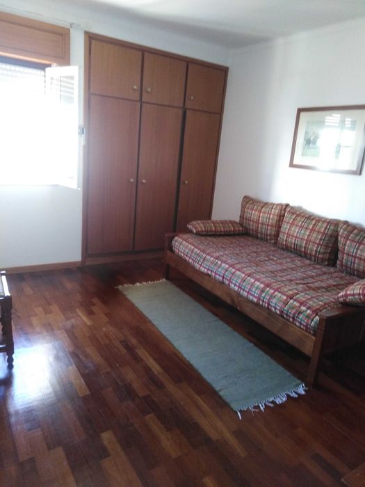 Moradia RC, 1º andar e quintal em Évora