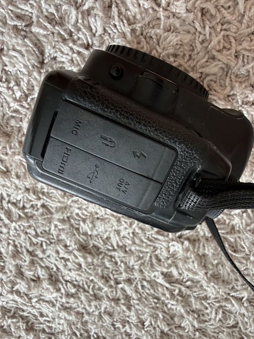 Canon EOS 5D Mark II + батарейний блок + зарядний + 3 карти пам’яті + повний комплект