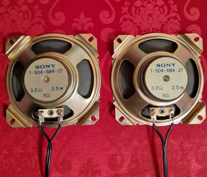 Динамики  Sony 2,5w,3,2 ом.