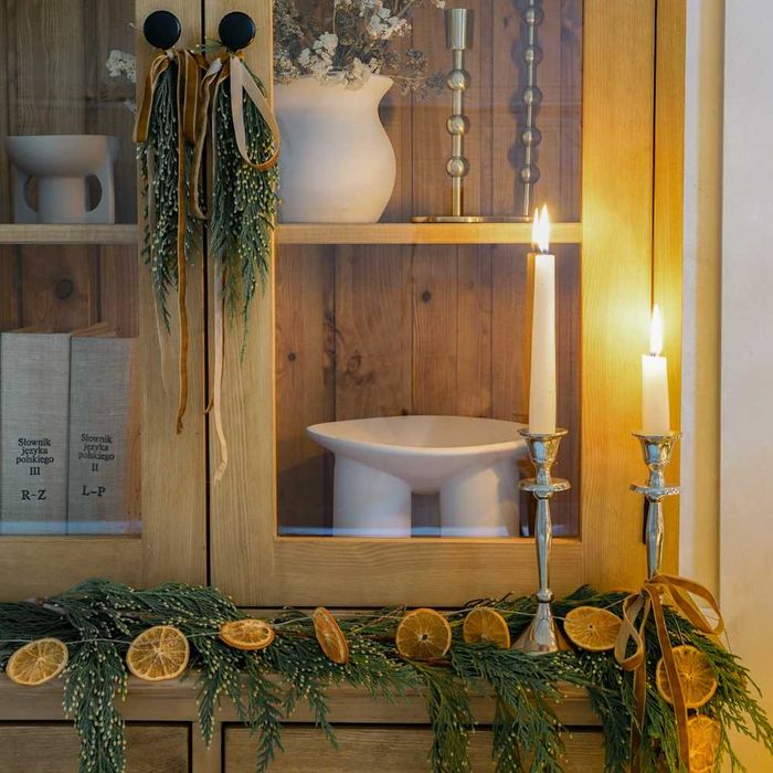 Nowoczesny mały kredens z litego drewna Producent