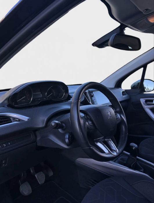 PEUGEOT 2008 1.6 BlueHDi 100 CV • 12/2015 • 96.500 Kms