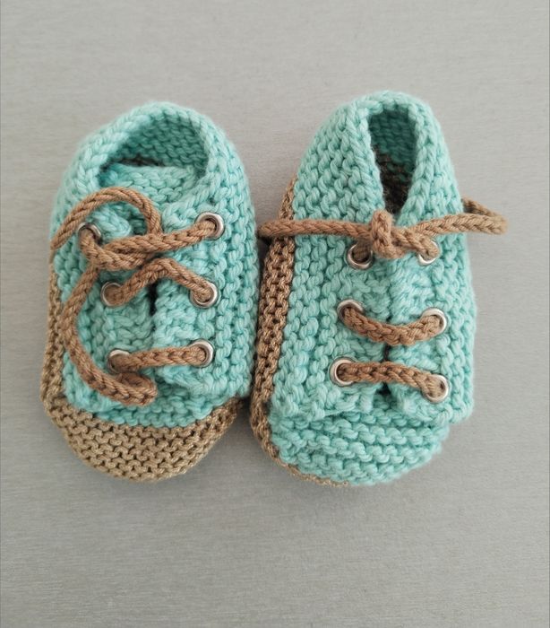 Sapatos de lã de bebé