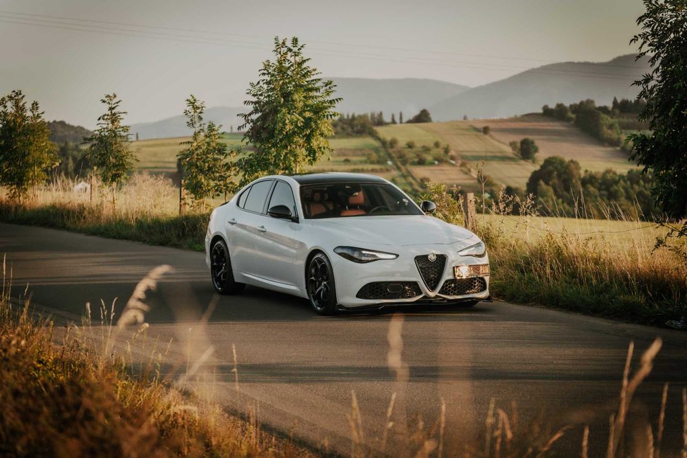 Samochód na wesele,  ślub | biały z kierowcą - Alfa Romeo Giulia