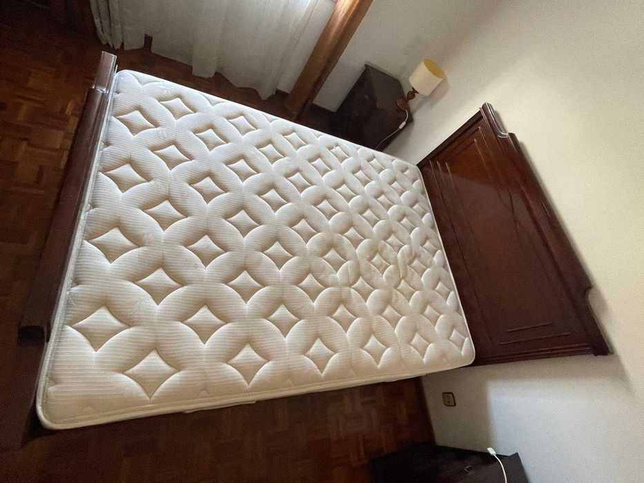 Mobiliário de quarto praticamente sem utilização, sempre mantido em excelente estado.