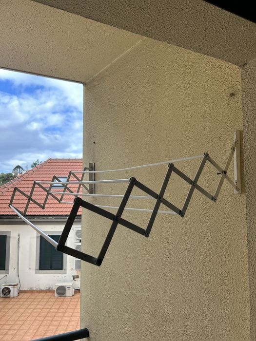 Estendal de parede dobrável